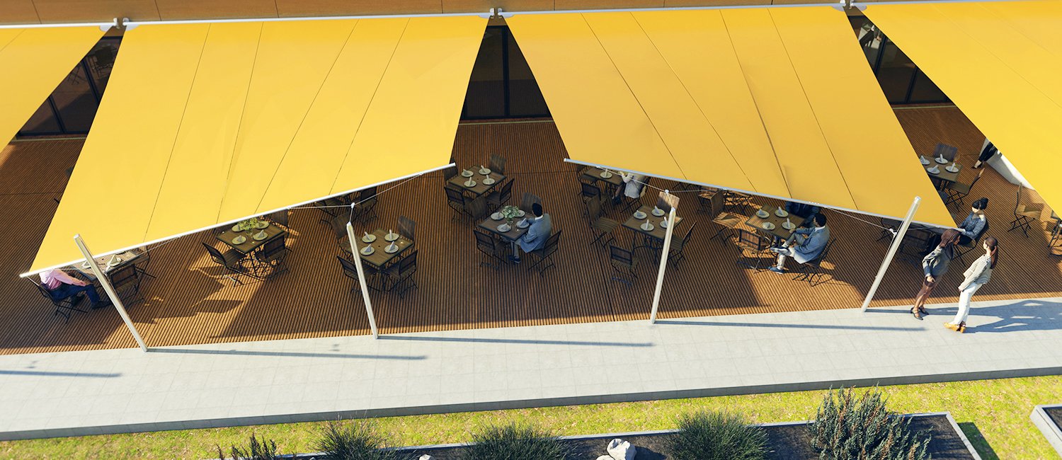 Vele ombreggianti trapezoidali AERO a copertura del dehors di un ristorante
